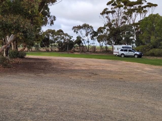 Robertstown Oval Campground | Worlds End Hwy, Robertstown SA 5381, Australia | Phone: (08) 8581 7209