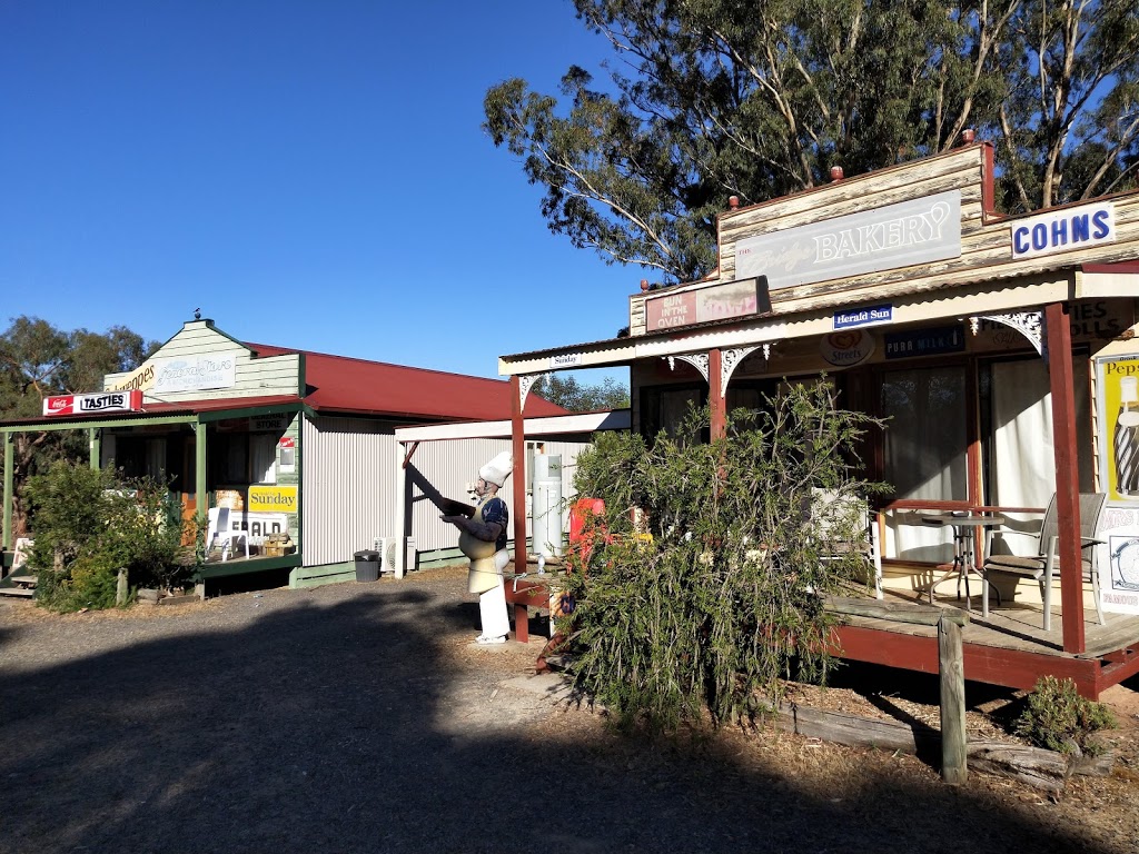 Old Dadswell Town | lodging | 6237 Western Hwy, Dadswells Bridge VIC 3385, Australia | 0353595299 OR +61 3 5359 5299