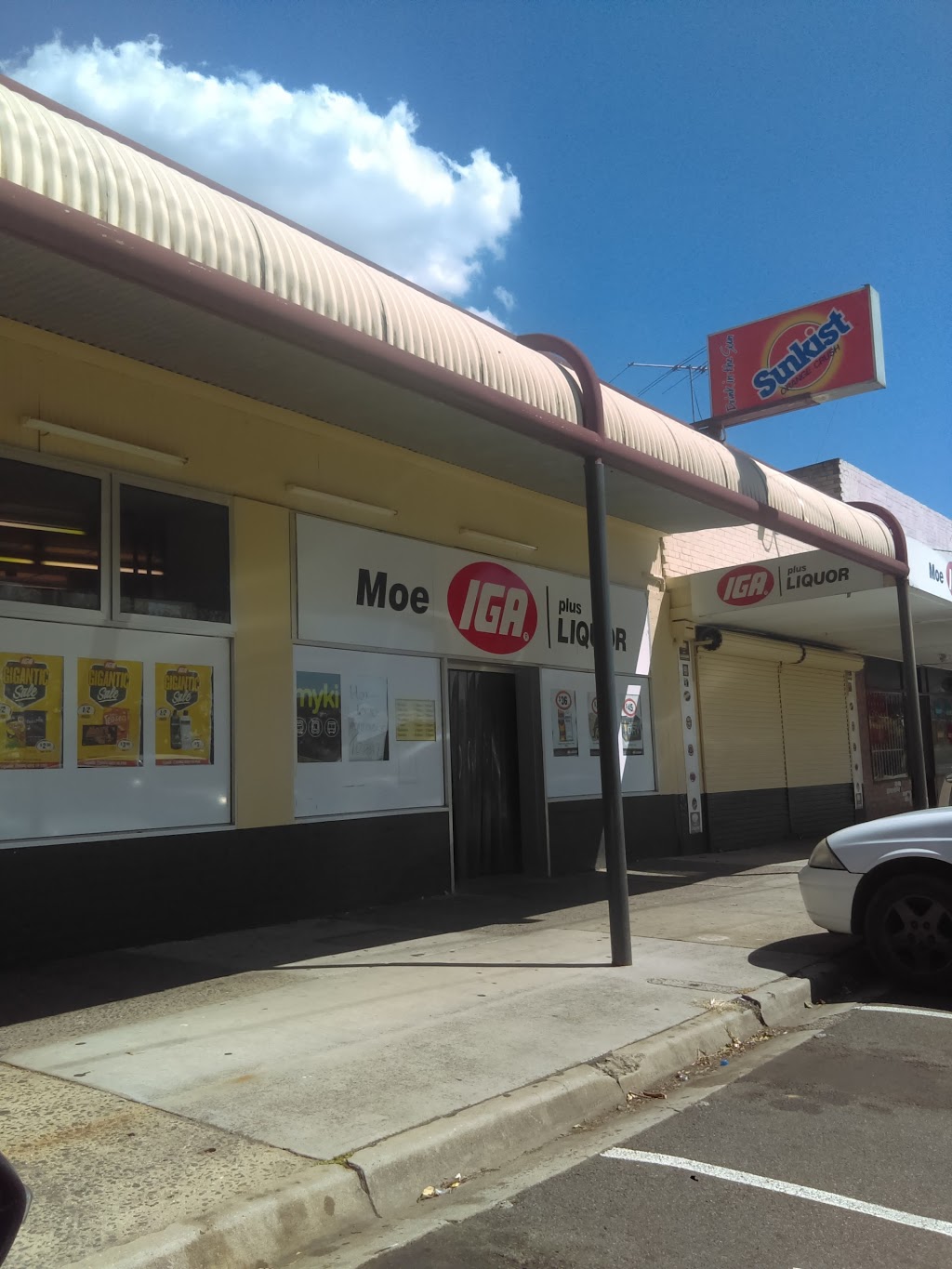 IGA Moe Plus Liquor | store | 41/45 Elizabeth St, Moe VIC 3825, Australia | 0351276643 OR +61 3 5127 6643