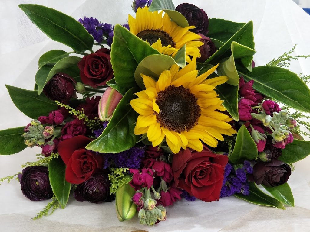Ivy Flowers and Gifts | florist | 1 Main Cl, Chisholm ACT 2905, Australia | 0262824725 OR +61 2 6282 4725