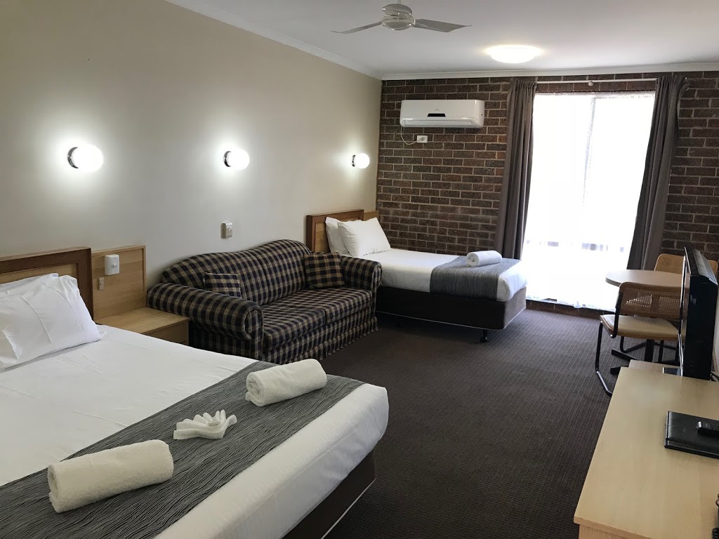 Moonraker Motor Inn | lodging | 444 Clarinda St, Parkes NSW 2870, Australia | 0268622355 OR +61 2 6862 2355