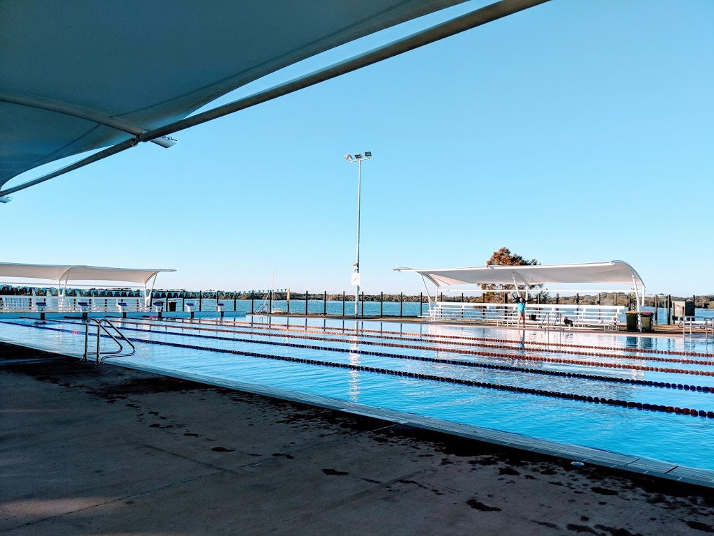Ballina Memorial Swimming Pool & Waterslide |  | 4 River St, Ballina NSW 2478, Australia | 0266863771 OR +61 2 6686 3771