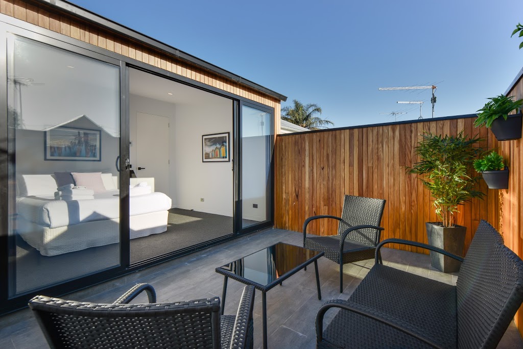 BOUTIQUE STAYS – County Down | 230 Ross St, Port Melbourne VIC 3207, Australia | Phone: 1300 018 018