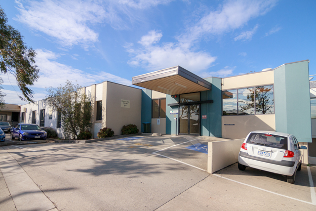 Essendon Private Clinic | hospital | 35 Rosehill Rd, Essendon West VIC 3040, Australia | 0393379577 OR +61 3 9337 9577