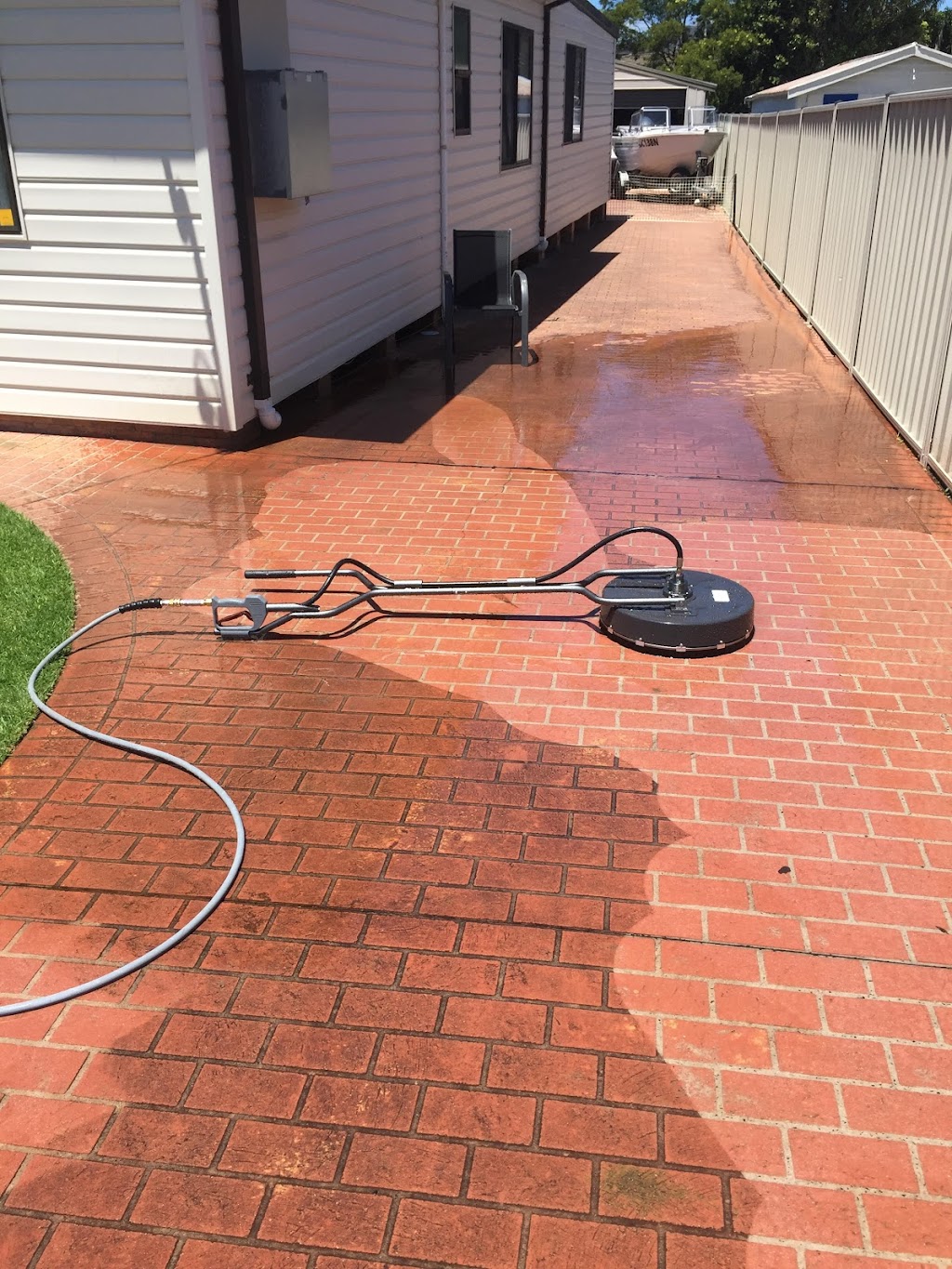 Window and Pressure Cleaning Wollongong | 180 Mount Keira Rd, Mount Keira NSW 2500, Australia | Phone: 0408 216 359