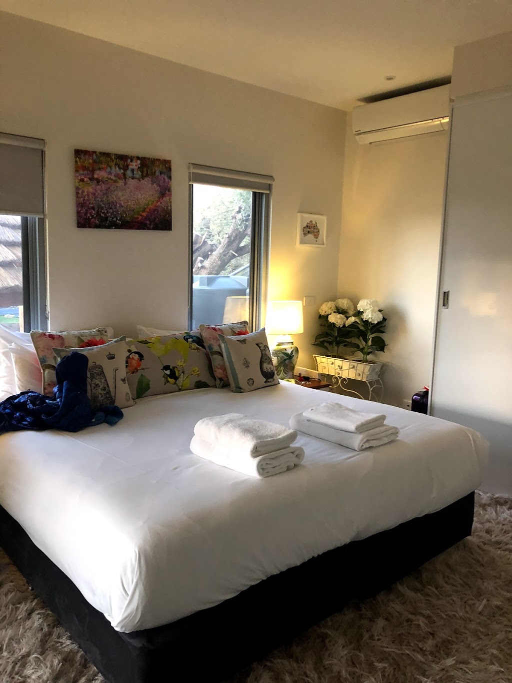 Azura | lodging | 39 King St, Daylesford VIC 3460, Australia