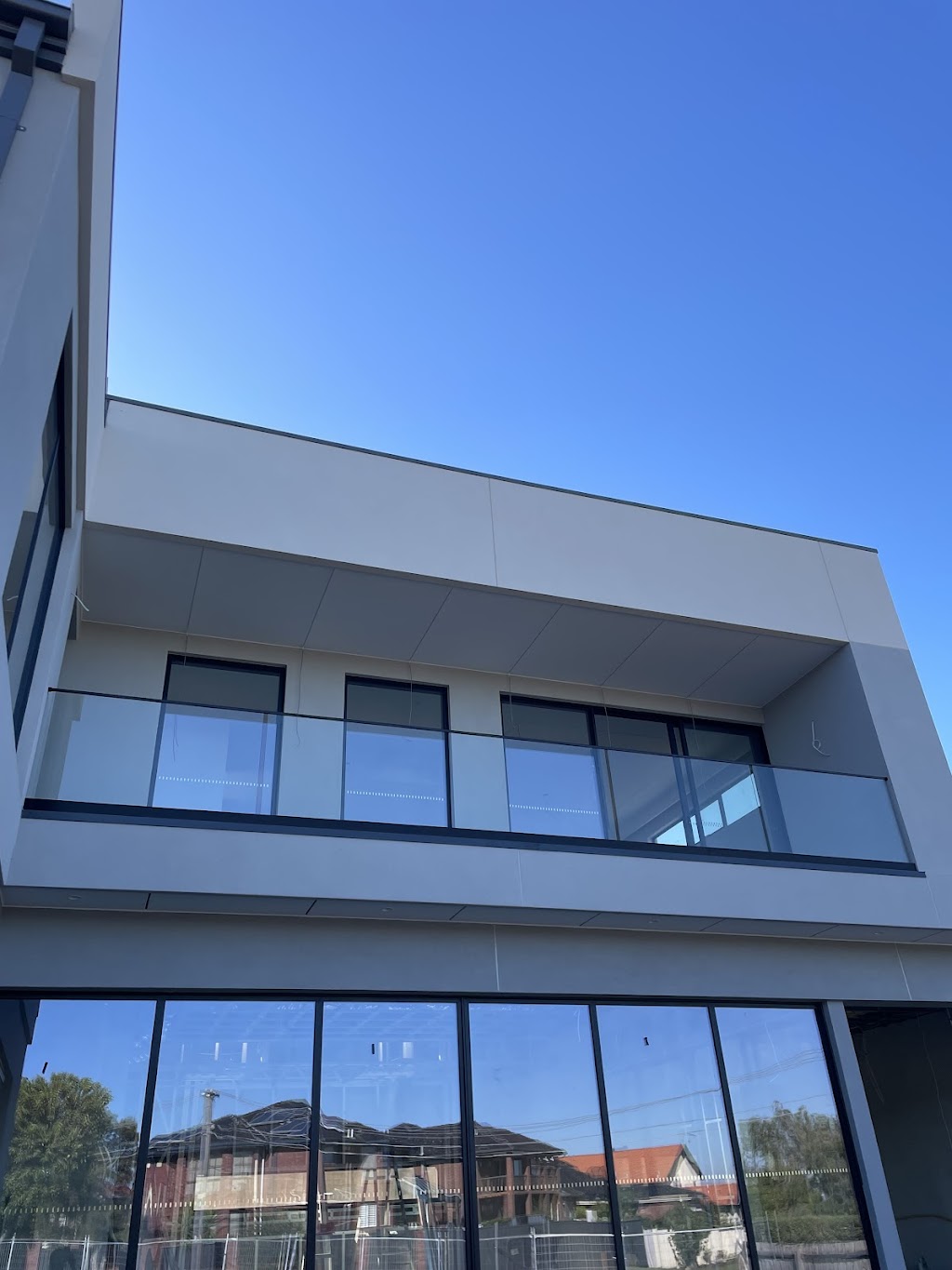 Think Frameless Glassworks | 7 Mitiamo St, Eynesbury VIC 3338, Australia | Phone: 0493 164 619