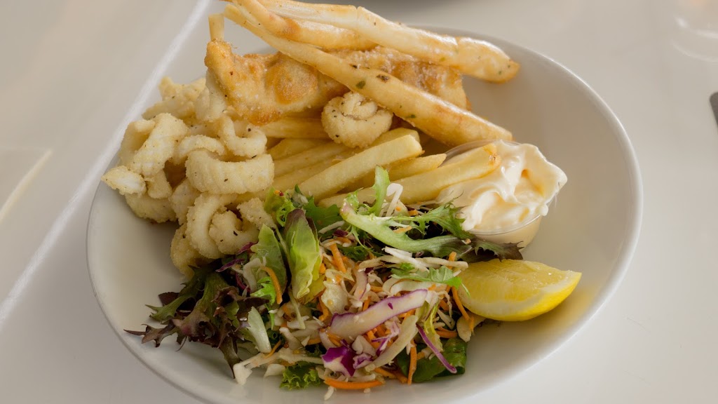 Mavericks on the Bay | dAlbora Marina, Teramby Rd, Nelson Bay NSW 2315, Australia | Phone: (02) 4984 1203