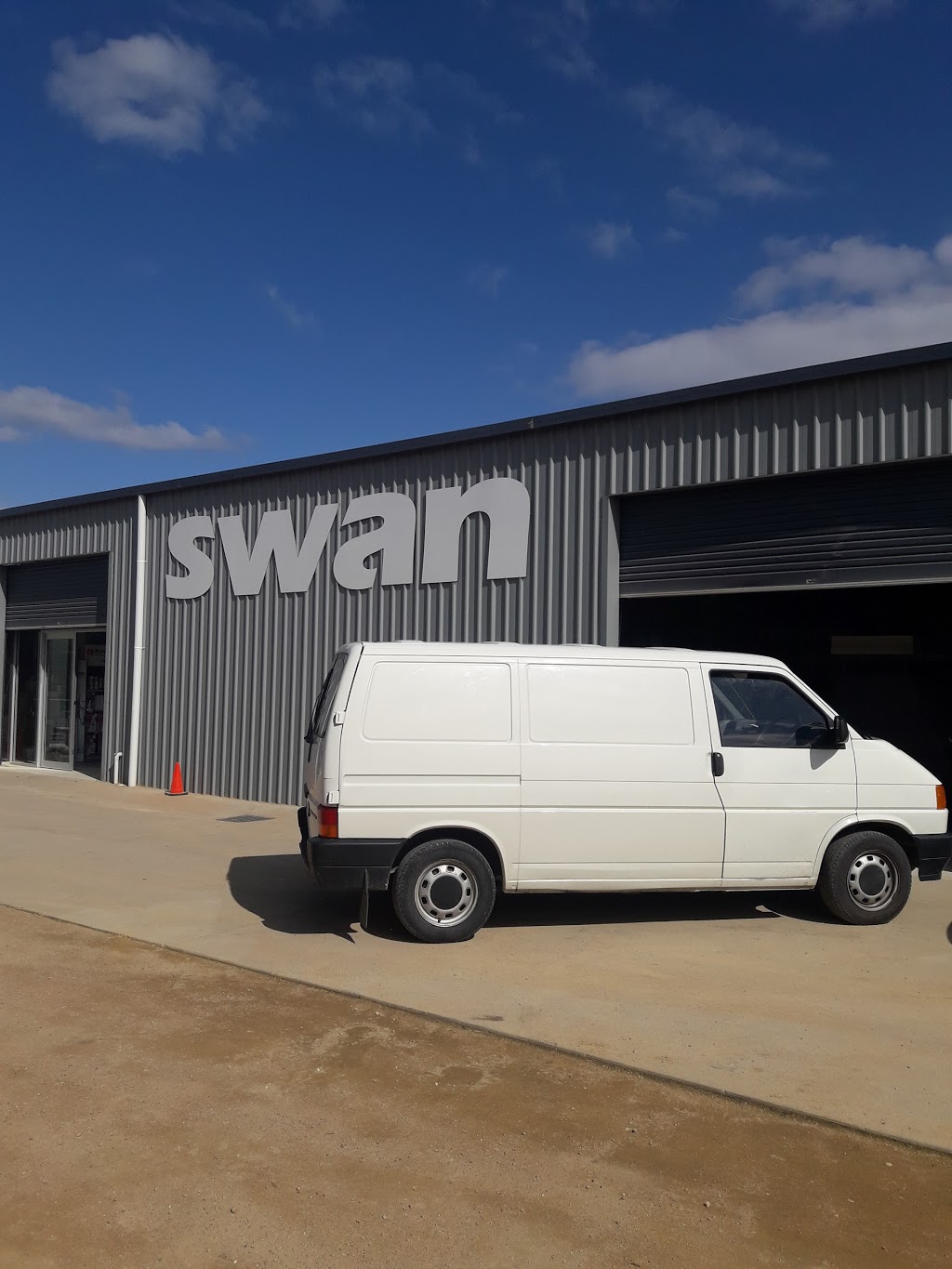 Swan Plumbing Supplies | store | 16 Radford Pl, Bairnsdale VIC 3875, Australia | 0351522900 OR +61 3 5152 2900
