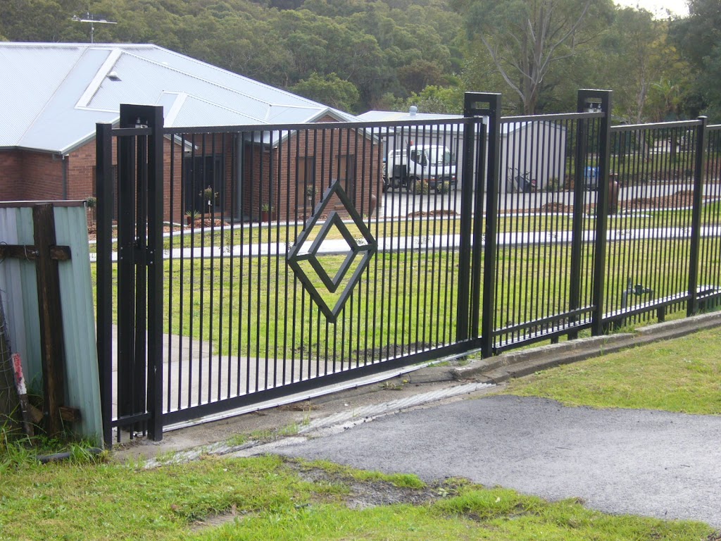 Aluminium Slat Fencing and Gates | 17 Kalinda St, Blacksmiths NSW 2281, Australia | Phone: 0416 189 028