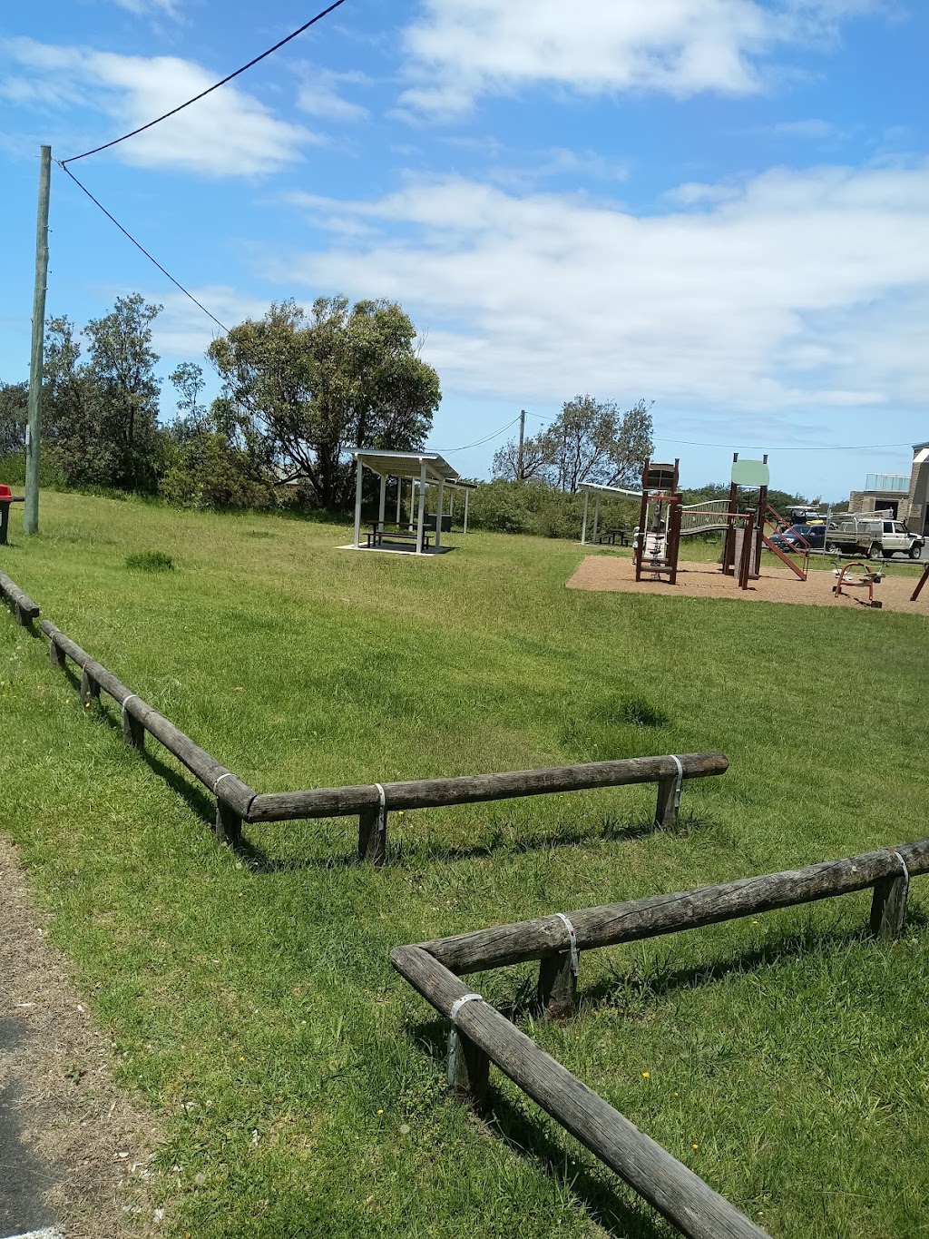 Telstra Payphone | 4 Charles Moffitt Dr, Moruya Heads NSW 2537, Australia | Phone: 1800 011 433