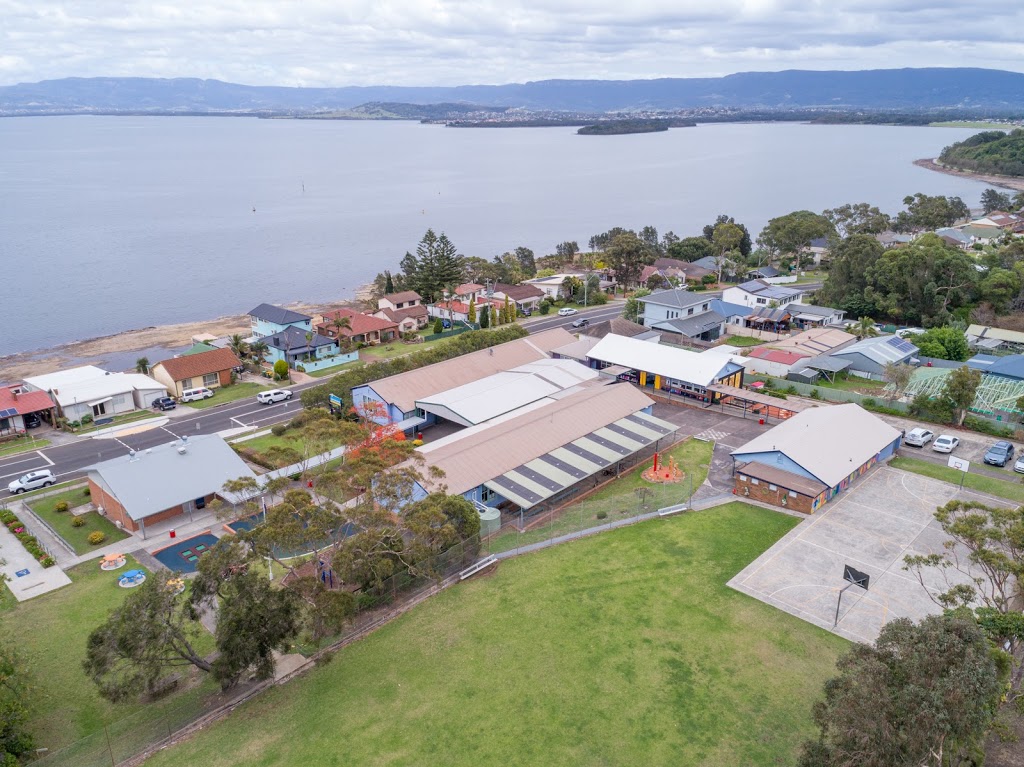 Lake Heights Public School | school | 302 Northcliffe Dr, Lake Heights NSW 2502, Australia | 0242741740 OR +61 2 4274 1740
