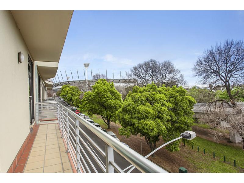 2BR Apartment for short term rental French Flair with MCG & City | lodging | 5/102/104 Jolimont Rd, East Melbourne VIC 3002, Australia | 0403939685 OR +61 403 939 685