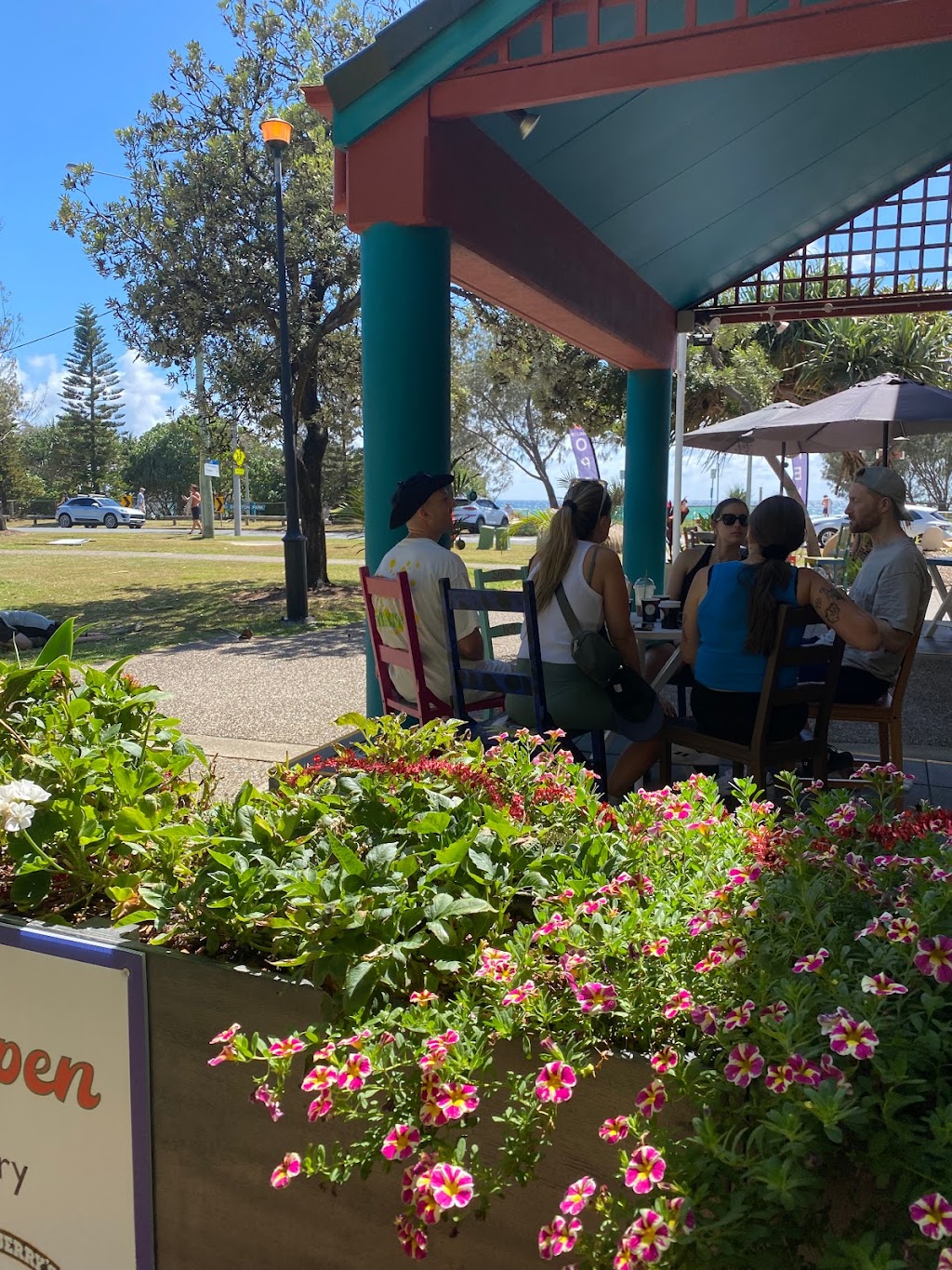 Art Cafe Broadbeach | 25 Broadbeach Blvd, Broadbeach QLD 4218, Australia | Phone: (07) 5562 9300