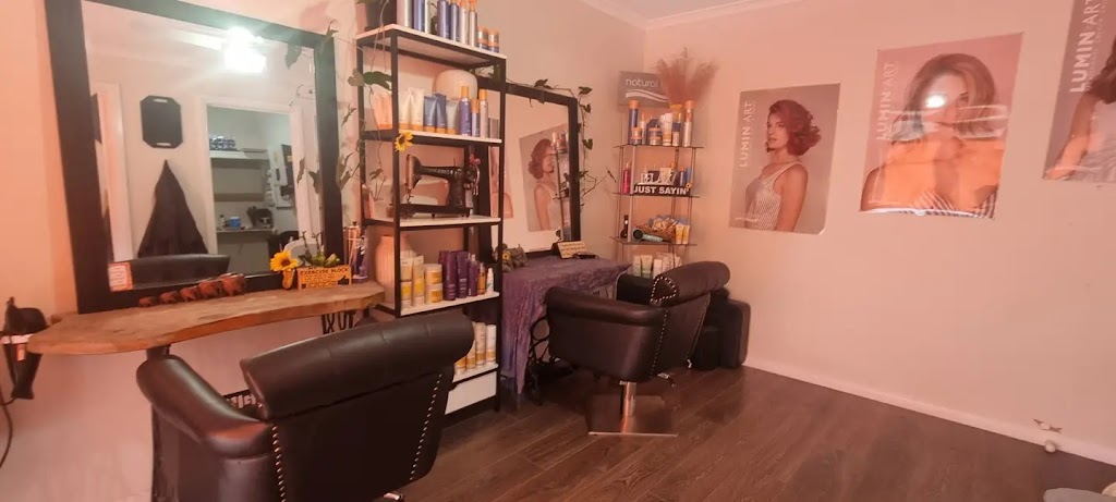 That Hair Place on Russell Island | 44 Villa Wood Rd, Russell Island QLD 4184, Australia | Phone: 0413 958 619