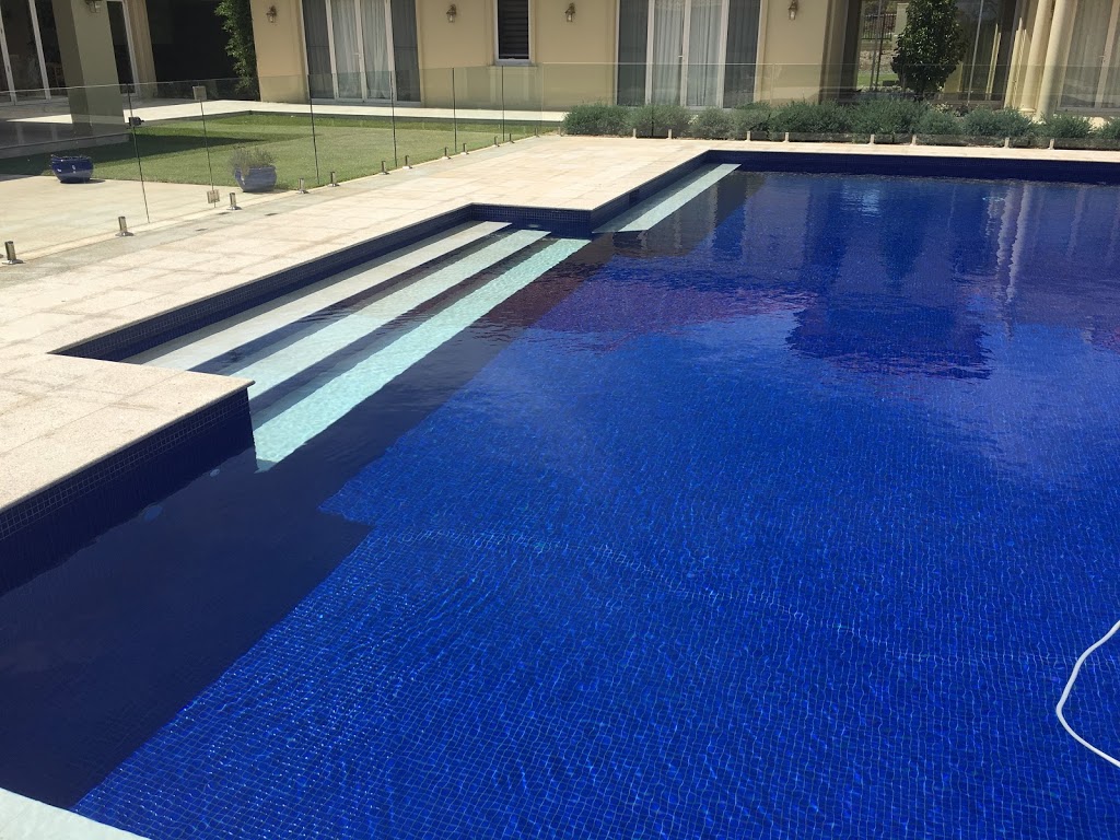 Clean Pools R Us Sutherland Shire | 7 Cowling Ave, Middleton Grange NSW 2171, Australia | Phone: 0418 652 577