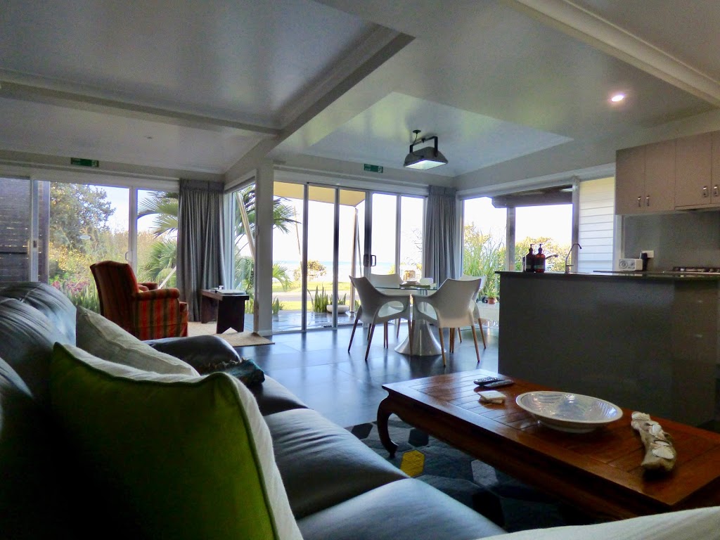 ArtHOUSE Beachfront Accommodation Emerald Beach | 106 Fiddaman Rd, Emerald Beach NSW 2456, Australia | Phone: 0408 423 395