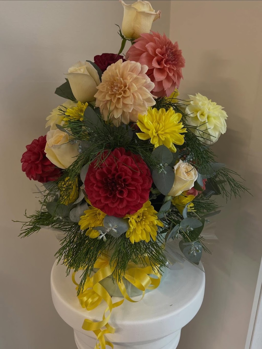 Nieve Flowers and Design | 3 Toby Ct, Dayboro QLD 4521, Australia | Phone: 0432 423 787