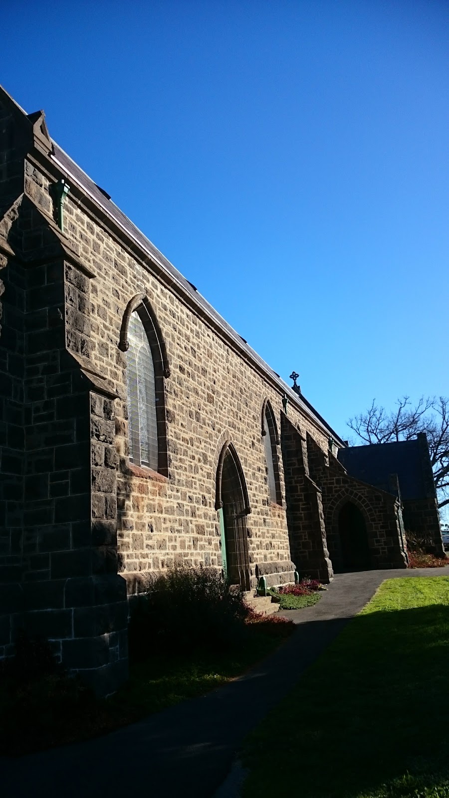Saint Patricks Catholic Church | church | 37 Sutherland St, Kilmore VIC 3764, Australia | 0357821084 OR +61 3 5782 1084