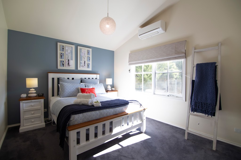 BlueMill Cottage | 9 Blue Wren Cl, Bright VIC 3741, Australia | Phone: 0407 078 744