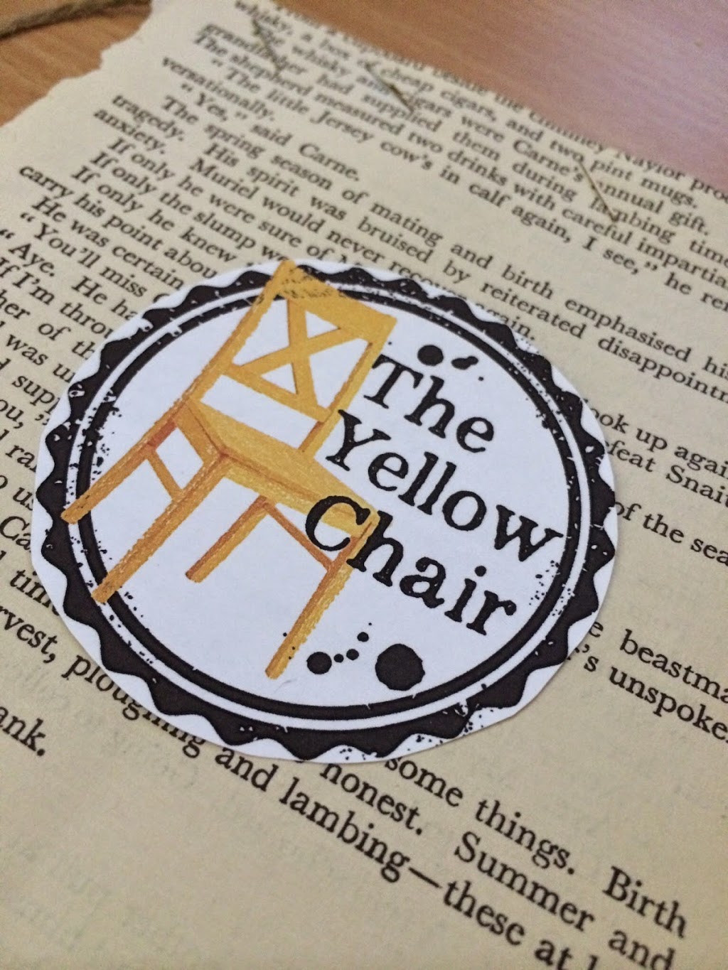 The Yellow Chair | 4 Ashwood Ct, Samford Valley QLD 4520, Australia | Phone: 0488 781 441