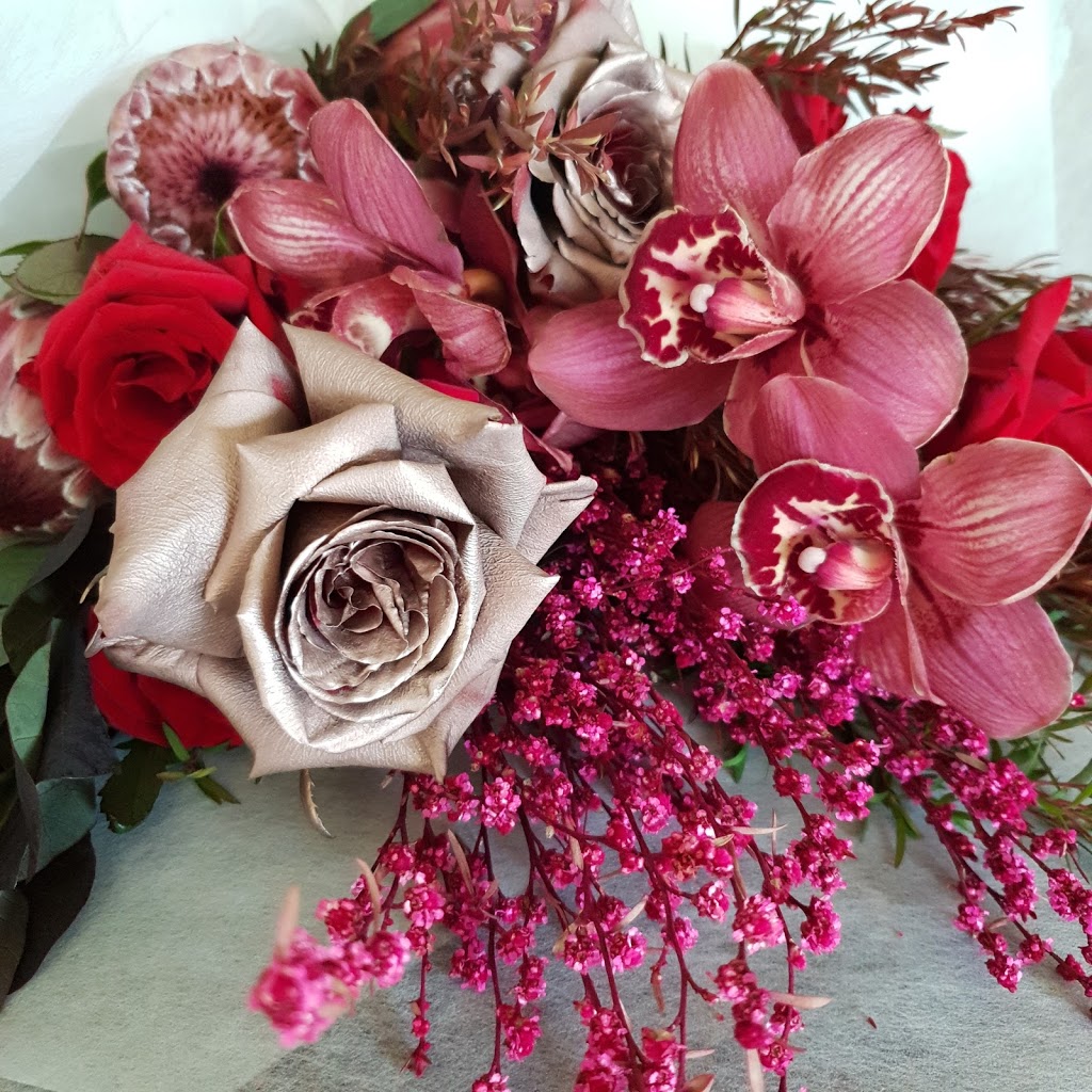 Xavier Nicolle | florist | 24 Santa Isobel Blvd, Pacific Pines QLD 4211, Australia | 0400116772 OR +61 400 116 772
