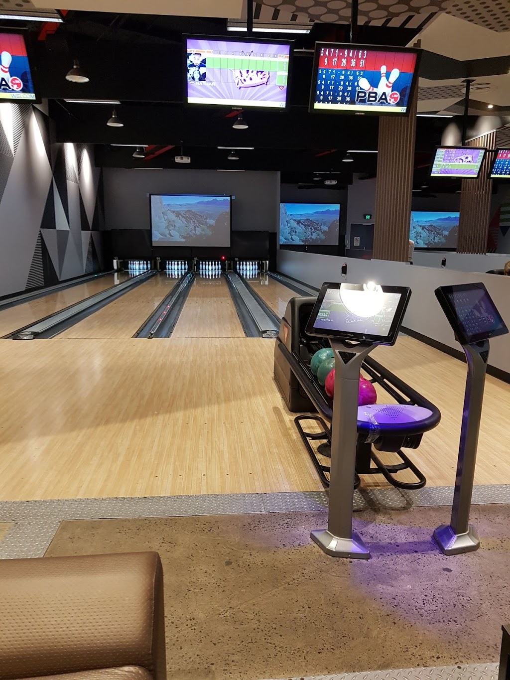 Kingpin Darwin | bowling alley | 1 Neale St, Darwin City NT 0820, Australia | 132695 OR +61 132695