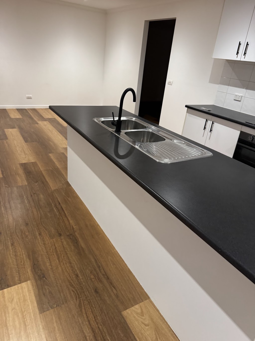 American cleaning service | 17 Jennifer Ct, Pakenham VIC 3810, Australia | Phone: 0432 835 927