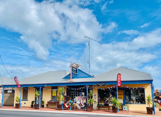 TRADER MICKS SEASIDE EMPORIUM | 26 Agnes St, Kingston SE SA 5275, Australia | Phone: 0408 783 250