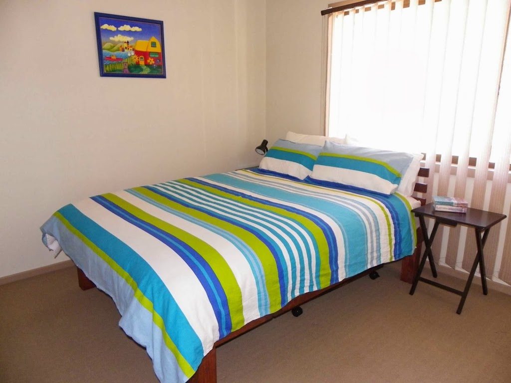 Eagle Bay Cottage | lodging | 6 Tait St, Eagle Point VIC 3878, Australia | 0409566345 OR +61 409 566 345