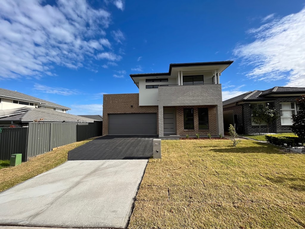 Brolen Homes Display Home | general contractor | 19 Webber Lp, Oran Park NSW 2570, Australia | 0287768000 OR +61 2 8776 8000