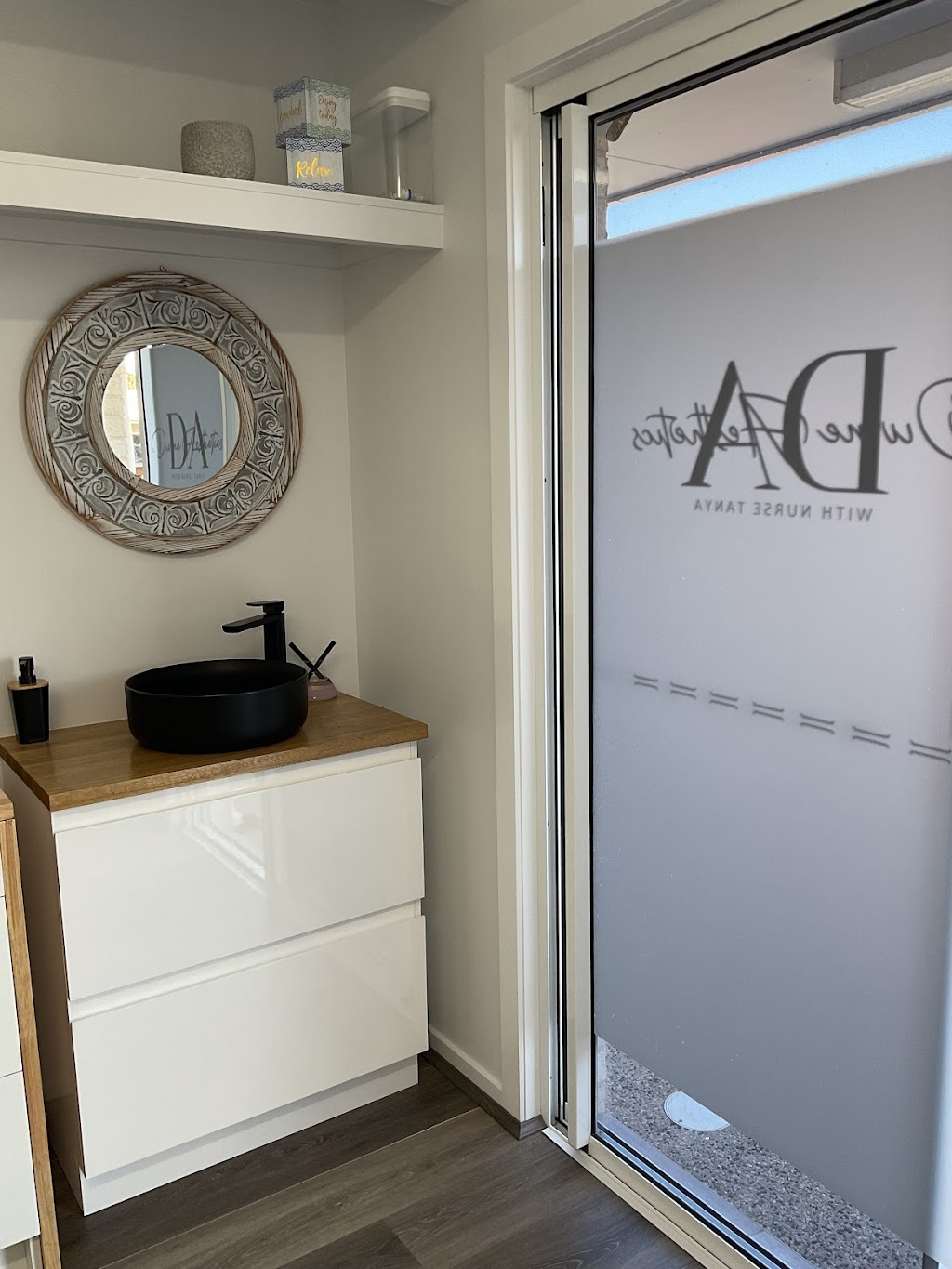 Divine Aesthetics with Nurse Tanya | 29 Arthur Dr, Parkhurst QLD 4702, Australia | Phone: 0418 183 942