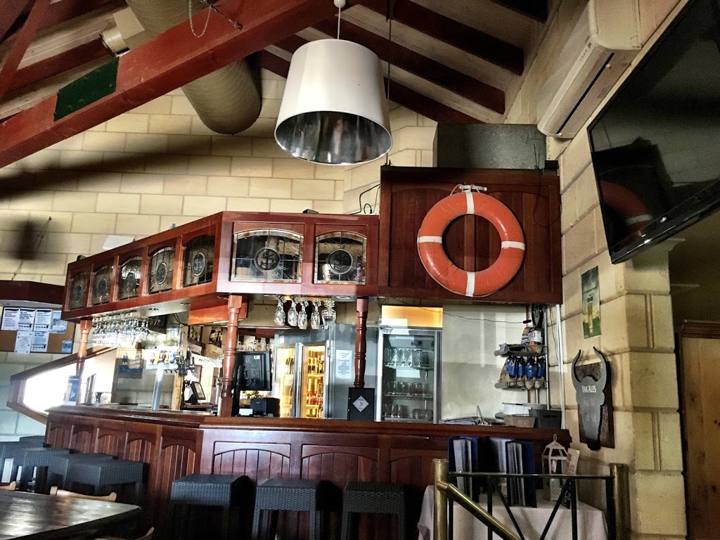 Marina Restaurant & Lounge Bar | restaurant | Mullet St &, Skinner St, Hastings VIC 3915, Australia | 0359793699 OR +61 3 5979 3699