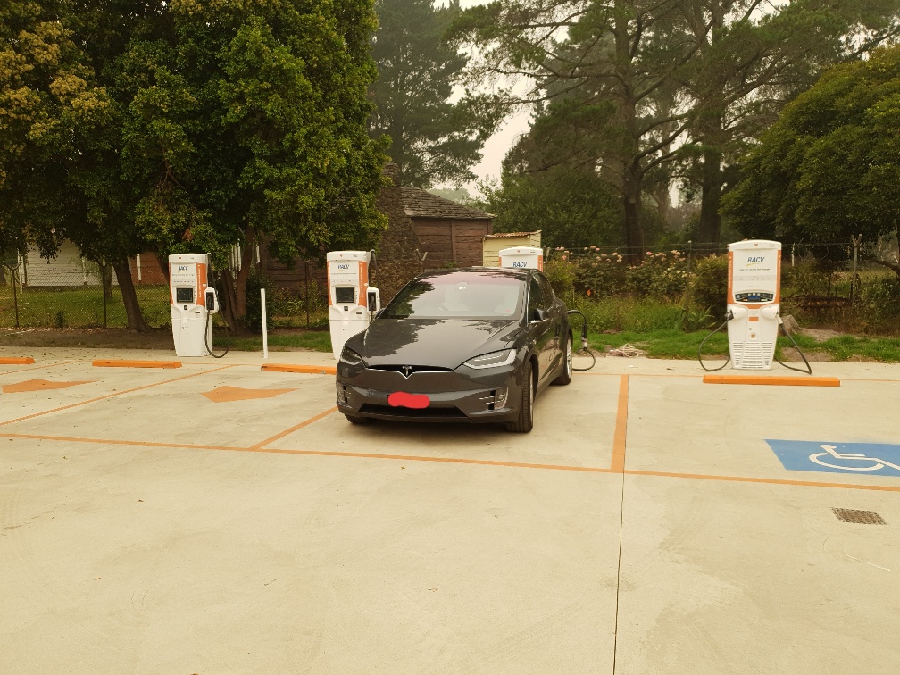 Chargefox Charging Station | 211 Lloyd St, Moe VIC 3825, Australia | Phone: 1300 518 038