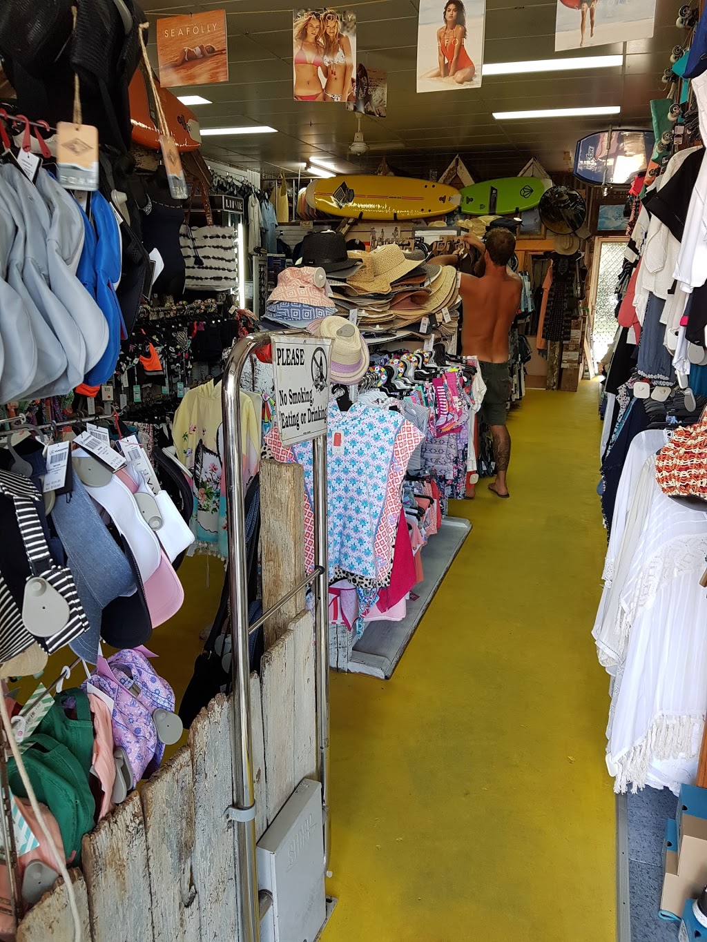 Mungo Road Shop | clothing store | 46 Tuloa Ave, Hawks Nest NSW 2324, Australia