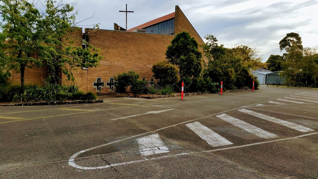 Saint Patricks Roman Catholic Church | church | 128 Princes Hwy, Pakenham VIC 3810, Australia | 0359400005 OR +61 3 5940 0005