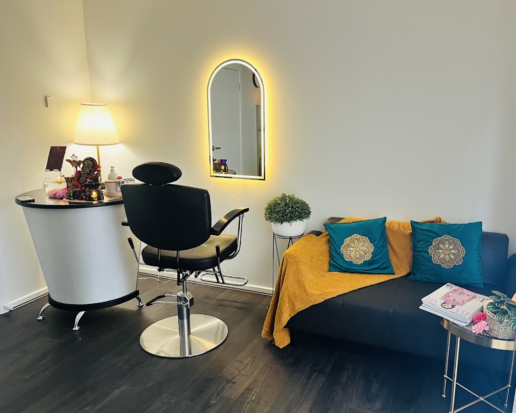 Glow Beauty Lounge Studio | 13 Palmetto Ave, Clyde North VIC 3978, Australia | Phone: 0490 519 216
