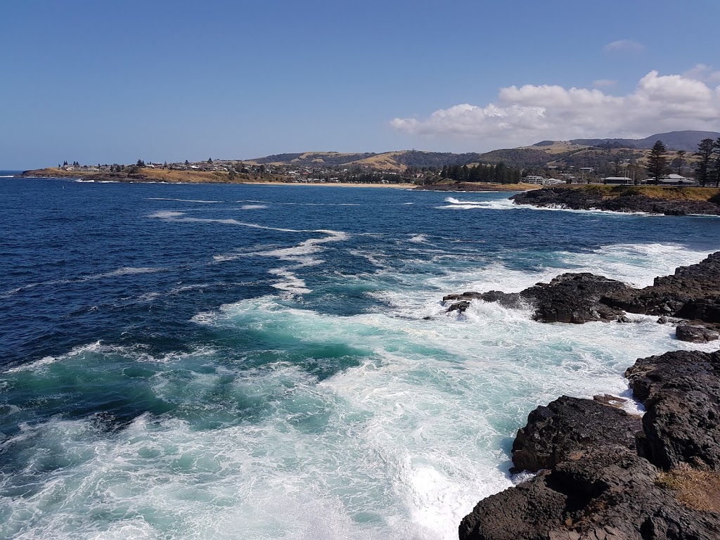 Kiama Lighthouse | travel agency | Blowhole Point Road, Kiama NSW 2533, Australia | 0242323322 OR +61 2 4232 3322