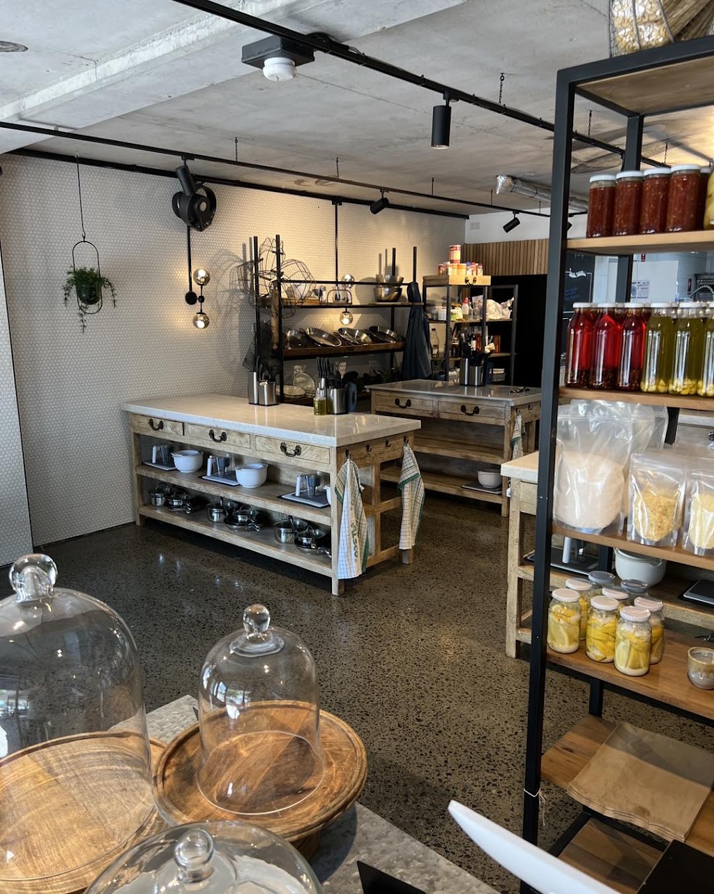 Blue Tongue Kitchen | 100 Mooroondu Rd, Thorneside QLD 4158, Australia | Phone: 0447 786 476