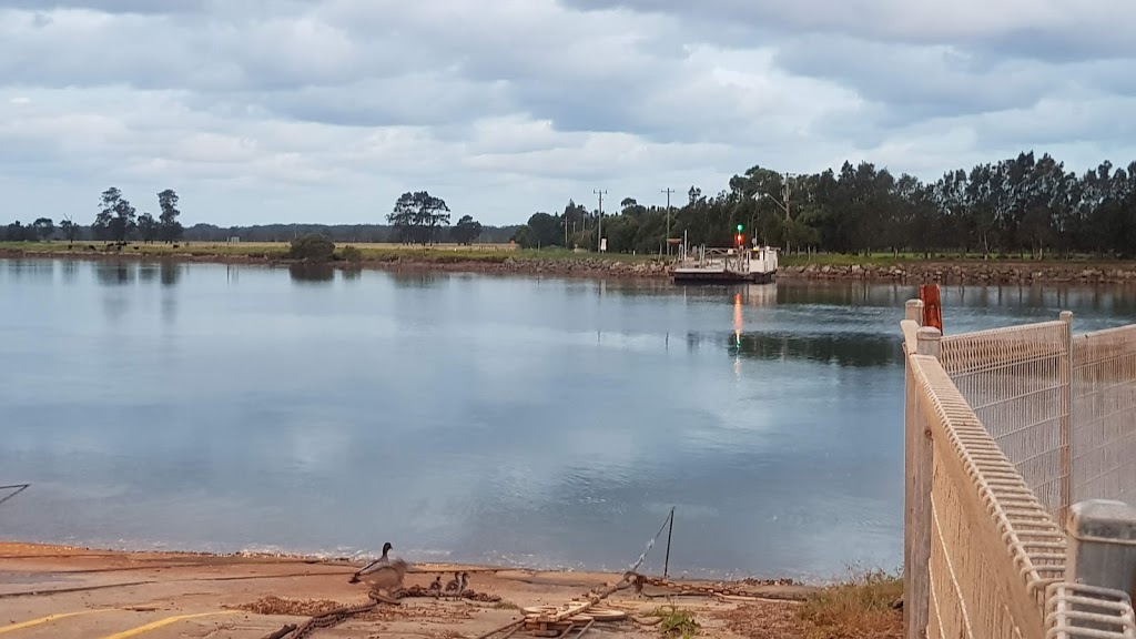 Comerong Island Ferry | Berrys Canal, Numbaa NSW 2540, Australia | Phone: 0448 611 100