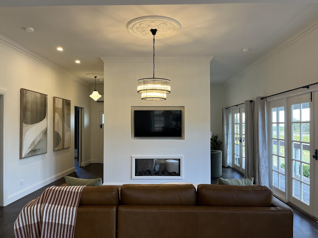 Bellevue House - Pokolbin Farm Stay | 529 Oakey Creek Rd, Pokolbin NSW 2320, Australia | Phone: 0499 536 536