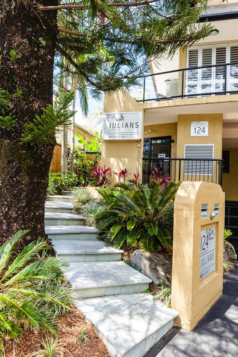 Julians Apartments | lodging | 124 Lighthouse Rd, Byron Bay NSW 2481, Australia | 0266809697 OR +61 2 6680 9697