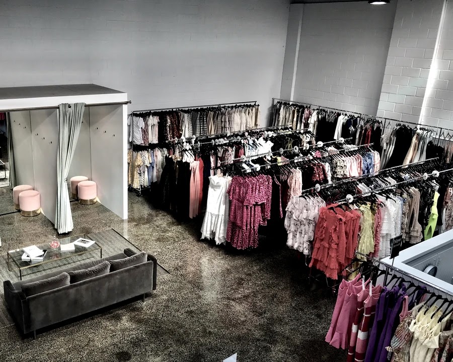 Dress Hire AU | clothing store | factory 3/27 Peel St, Eltham VIC 3095, Australia | 0370012690 OR +61 3 7001 2690