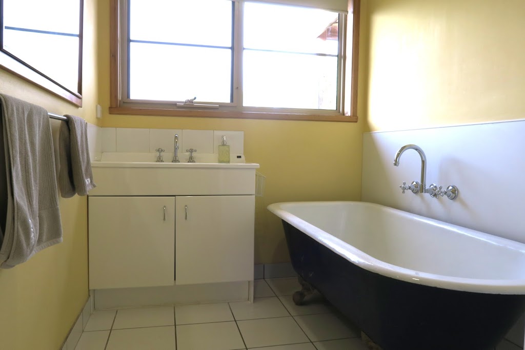 Bridgecroft Bungalow - room for family and pets | 32 Franklin St, Richmond TAS 7025, Australia | Phone: 0439 481 293
