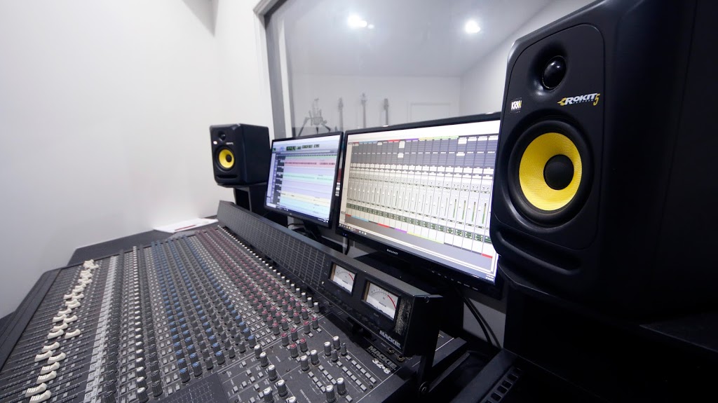 Powerline Studios | 2 Pavetta Ct, Redland Bay QLD 4165, Australia | Phone: 0425 017 093