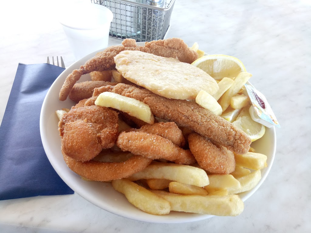 Dougs Seafood Cafe | meal takeaway | 60 Flinders Parade, Sandgate QLD 4017, Australia | 0732694713 OR +61 7 3269 4713