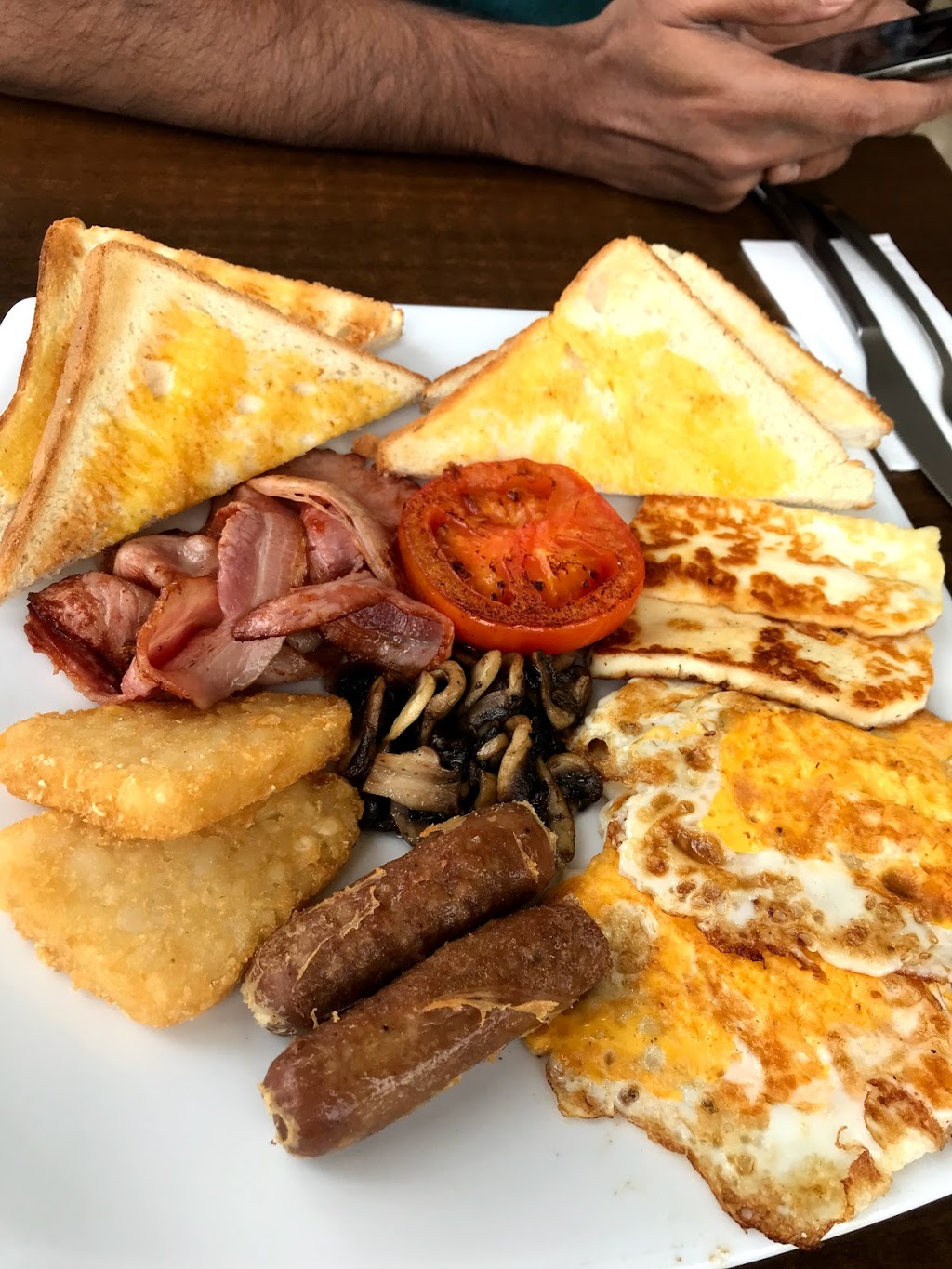 Charlanis Cafe | 16-18 Mons Rd, Westmead NSW 2145, Australia | Phone: (02) 9635 1926