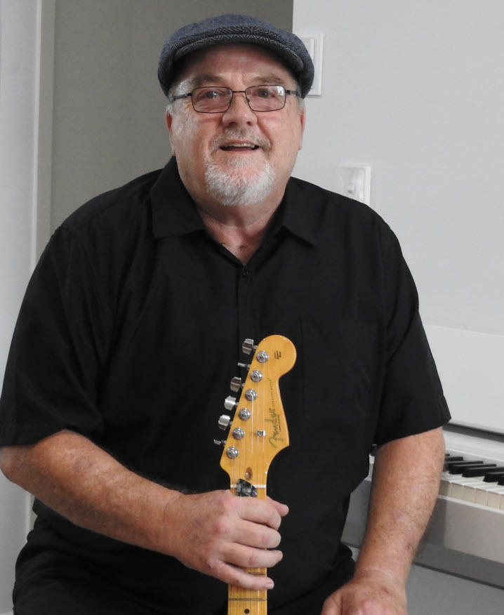 Terry Lindsay Entertainer | Opal Bvd, Logan Village QLD 4207, Australia | Phone: 0434 230 703