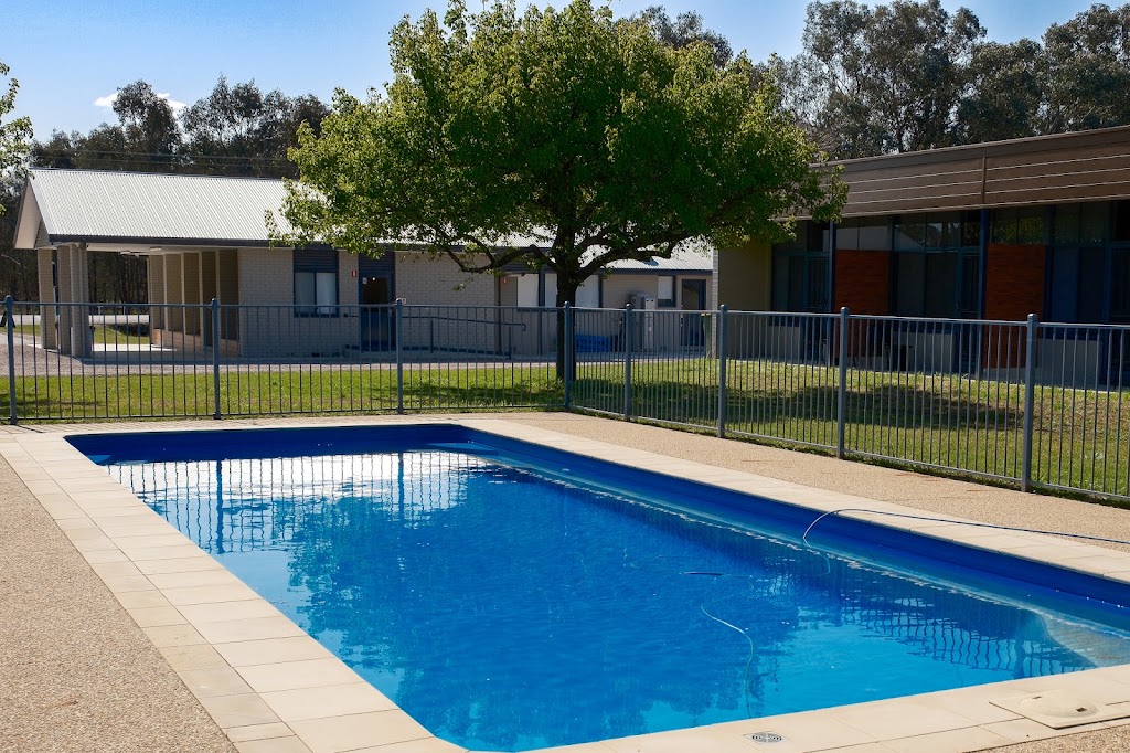 Holbrook Motel | 10 Sydney Rd, Holbrook NSW 2644, Australia | Phone: (02) 6036 6200