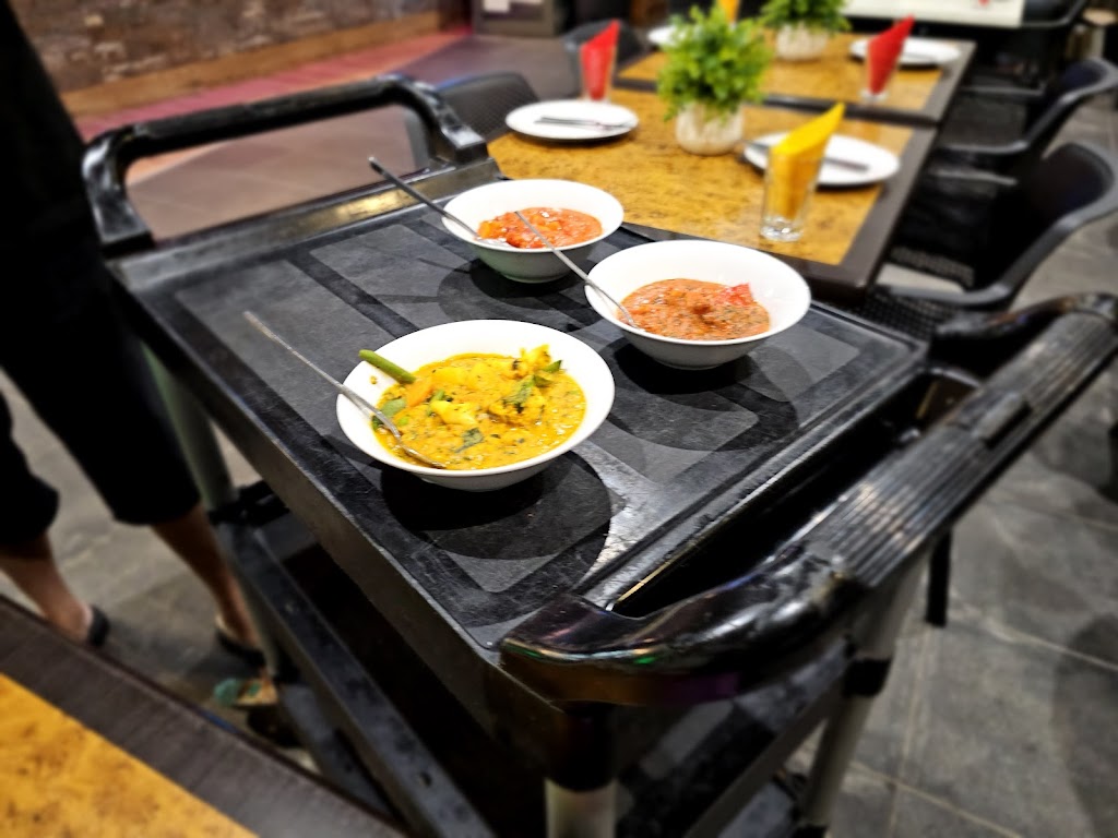 Cafe Kuma Indian Restaurant | 4 Marina Promenade, Paradise Point QLD 4216, Australia | Phone: 0424 473 448